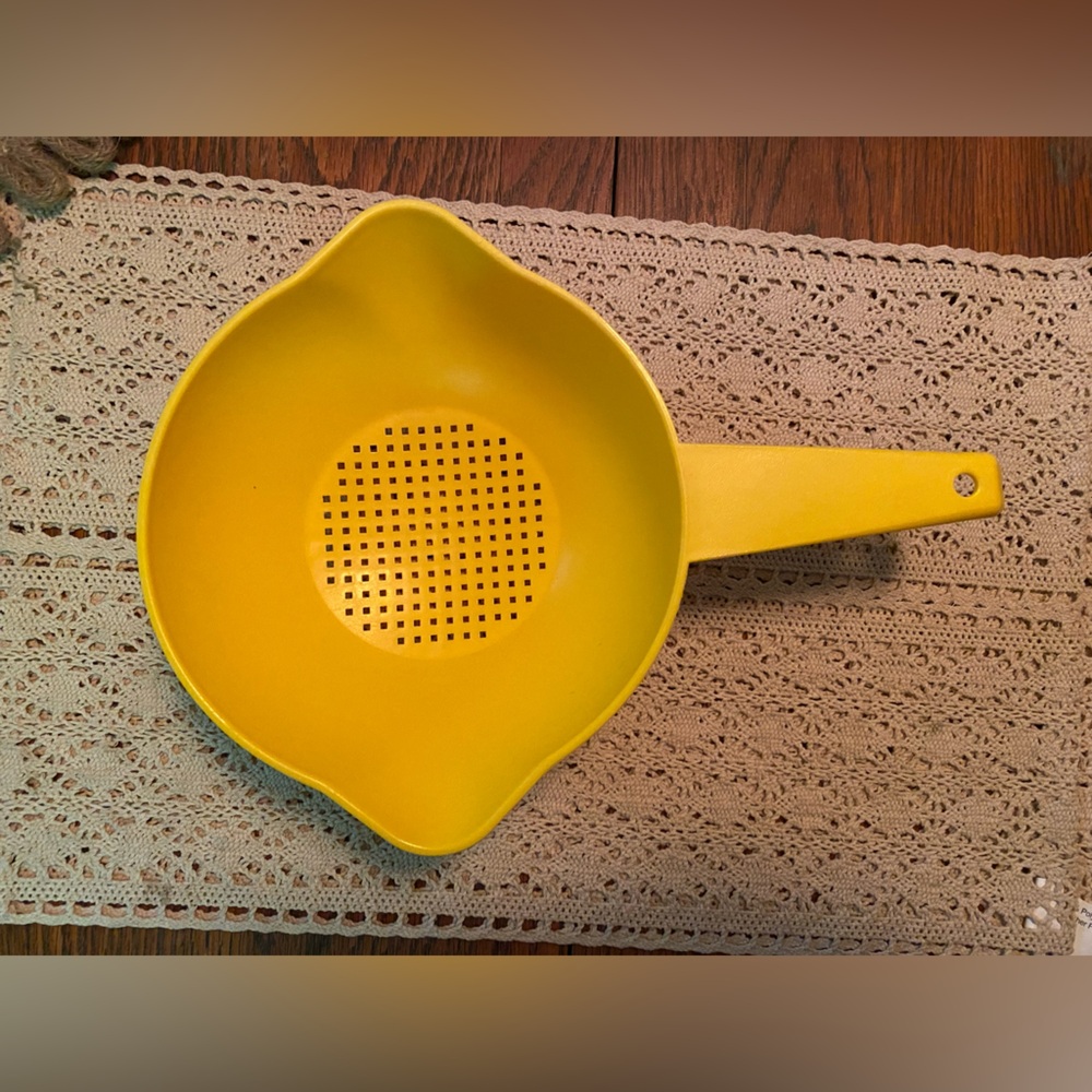 Vintage Tupperware Colander